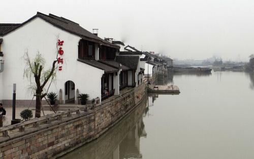 山东男篮104：100险胜江苏，沙约克关键发挥锁定胜局